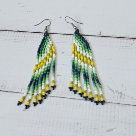 Pantallas de Mostacilla Artesanales – Diseño en Verdes, Amarillo y Blanco