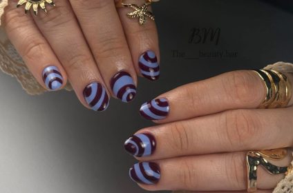 Arte de uñas en builder gel con líneas curvas y espirales en The Beauty Bar, Utuado.